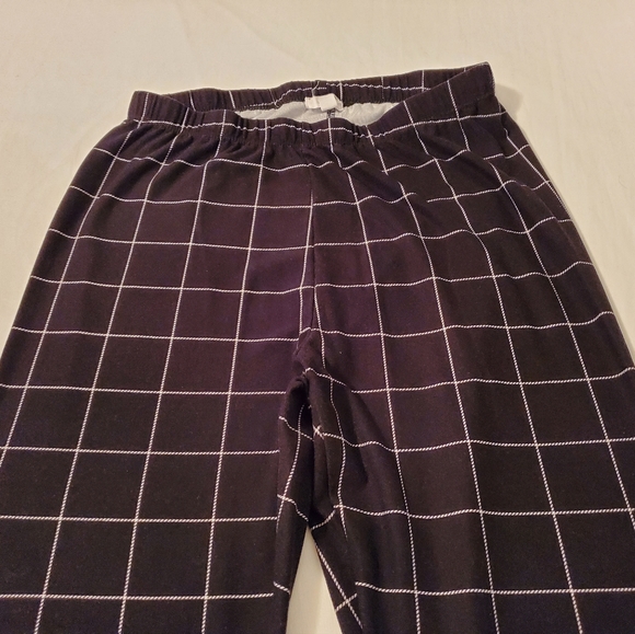 Selling Black and White Grid Leggings - Picture 3 of 8